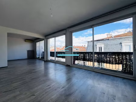 beziers centre  appartement t3 avec terrasse et garage