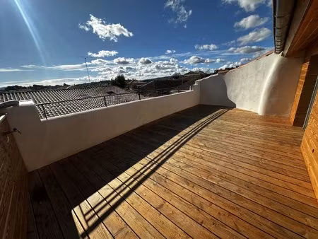 maison de village rénovée 119m2   avec terrasse et grand garage 68 m2