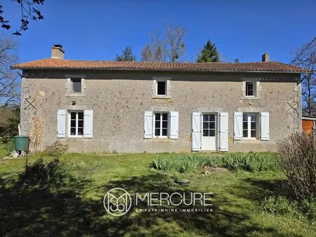 maison de village à valence-en-poitou