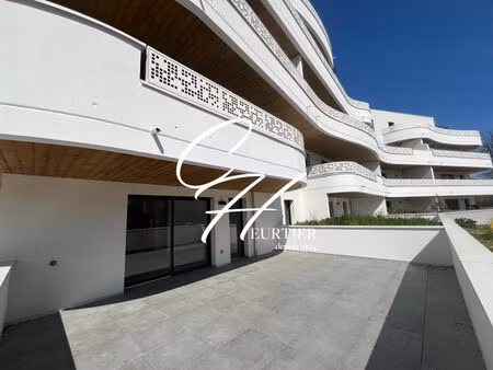 location appartement 2 pièces 54m2 voiron 38500 - 795 € - surface privée