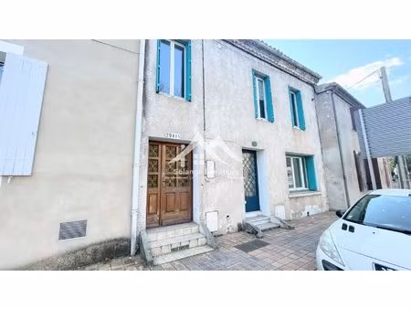 immeuble de centre-ville à tonneins  à proximité immédiate des commodités