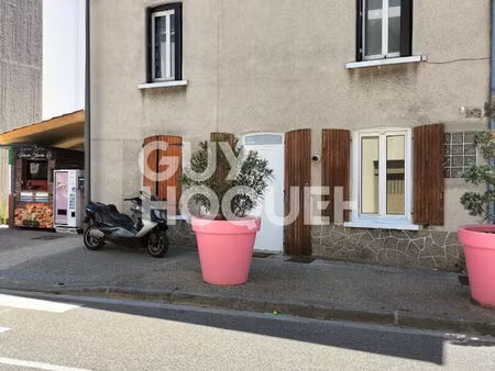 maison feyzin 7 pièce(s) 142.95 m2 jardin et dépendances