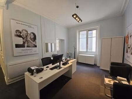 location local professionnel 264m² tours 37000