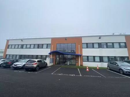 location local professionnel 816m²