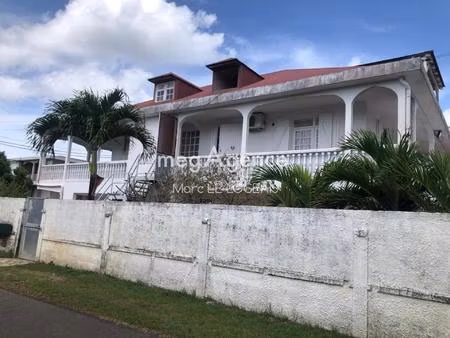 a vendre - belle opportunité !!! maison de rapport sur 1000 m² de terrain - les abymes