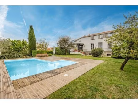 très belle maison d'architecte des années 50  rénovée avec goût  quartier prisé à 5 min du