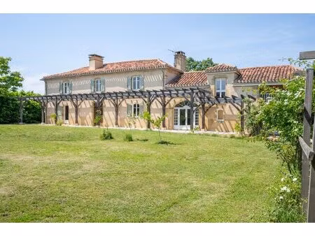 maison de campagne avec charmante cour interieure