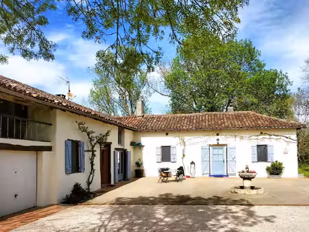 propriété avec 2 maisons indépendantes  joli parc avec piscine neuve  au calme