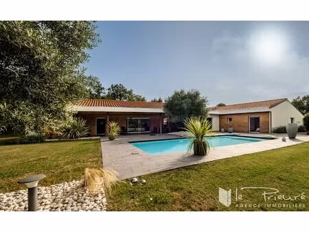 tres belle maison d'architecte de 2007 - 6 pièces - 200 m2 habitables et terrain de 5519..