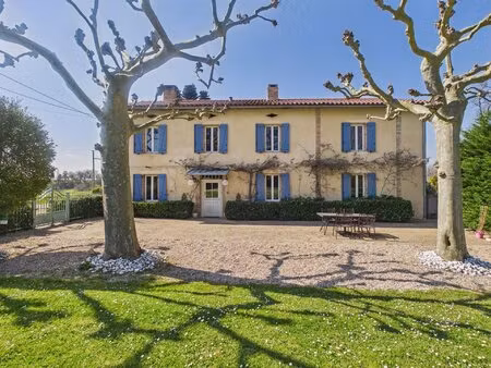ancienne maison de vigneron de charme avec piscine et vue panoramique sur la campagne