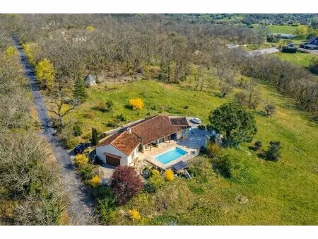 maison avec piscine et vu imprenable