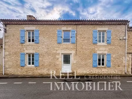 maison de village en pierre avec jardin et piscine
