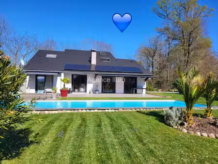 proximite oloron magnifique villa d'architecte de style contemporain avec piscine et vue..