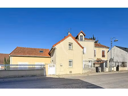 maison mareuil les meaux. une chambre et un jardin non attenant.