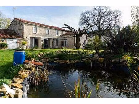 vente maison à pouillé (85570) : à vendre / 245m² pouillé