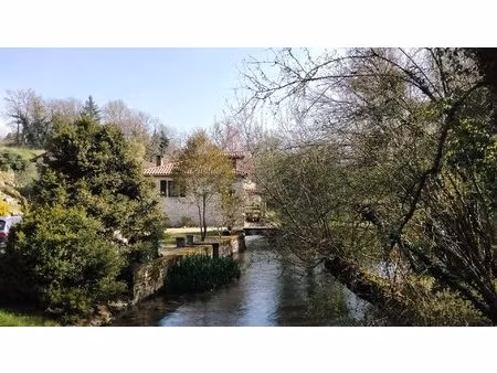 ancien moulin  bord de rivière  grange  charente ancien moulin  bord de rivière  grange ..