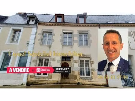 maison de ville atypique avec ses superbes façades extérieures en pierre de 118 m2 habitab