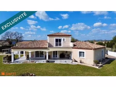 maison offrant de beaux volumes