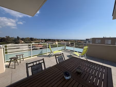 hyeres - appartement t4 - 83 m² - terrasse 50 m² - stationnements