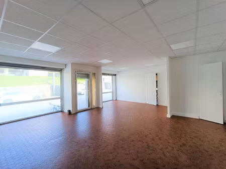 local commercial - st genix les villages - axe passant