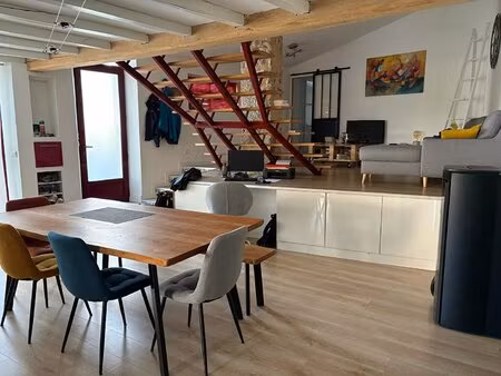 maison de ville rénovée dans bressuire de 105m² avec un jardin clos