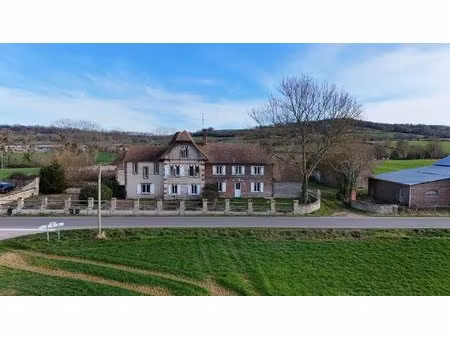 pays d'auge-calvados- proche st pierre en auge-ancien corps de ferme avec deux logements..