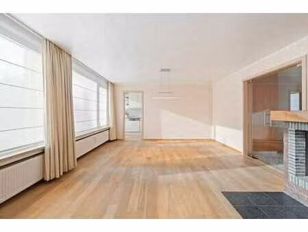 à vendre à meise  appartement spacieux avec 3 chambres.