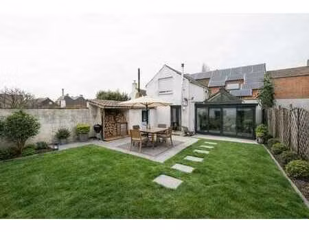 rebecq - belle maison 3 façades de 4 chambres avec jardin