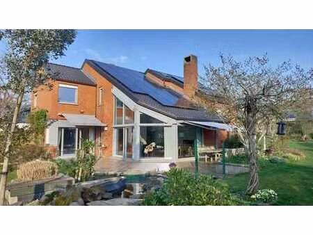 spacieuse villa dans un cadre verdoyant à deux pas de tout !