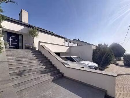 villa contemporaine à la campagne