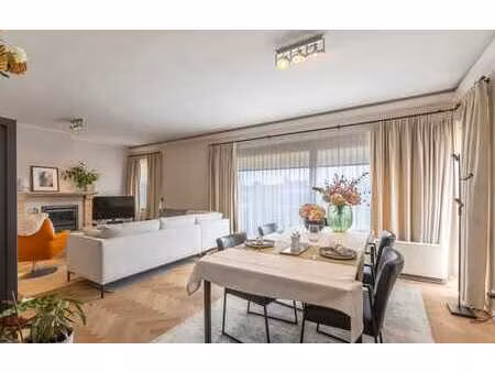 appartement spacieux et rénové de 3 chambres à dilbeek