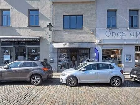 immeuble mixte comprenant un rez commercial