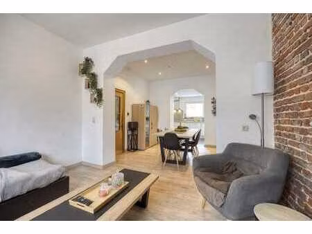 charmante maison 3 chambres avec cour extérieure