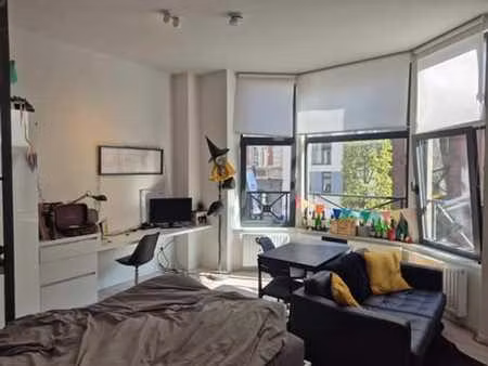 chouette studio lumineux pour étudiant