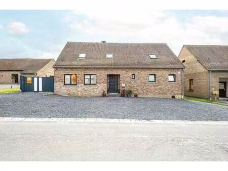 villa 4 chambres avec passage latéral et beau jardin!