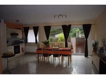 bel appartement petites charges (eau comprise) + parking