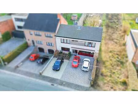 immeuble mixte idéalement situé !