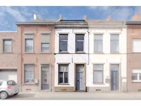 charmante maison 3 chambres avec jardin et parking sécurisé