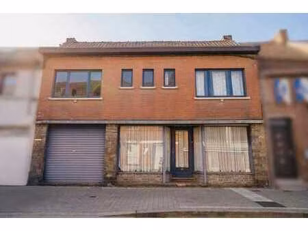 spacieuse maison à usage mixte