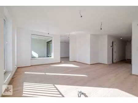 appartement de 2 chambres avec loggia de 10 m²