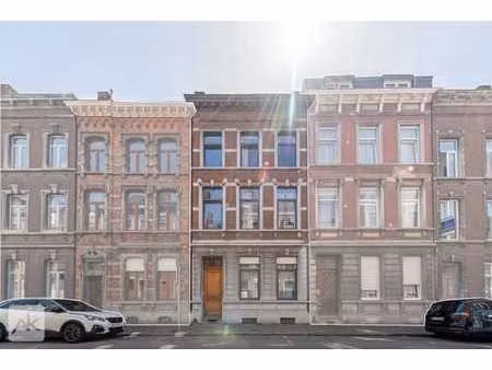 superbe immeuble de rapport au caractère préservé !