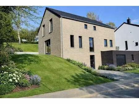 magnifique villa neuve 4-5 chambres avec garage et jardin