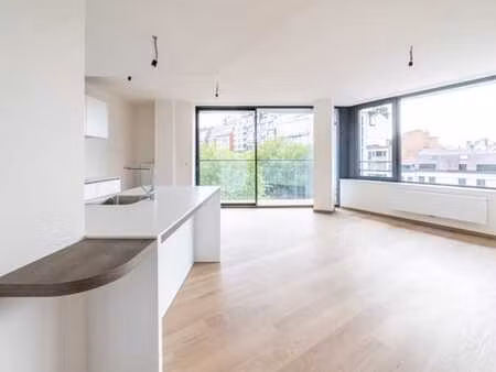 ixelles louise superbe 2 ch + terrasse + parking