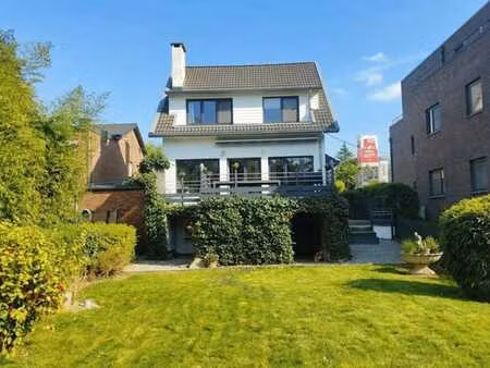 maison avec jardin et terrasse