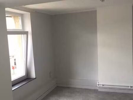 appartement proche de l'autoroute e411 et de tous commerces