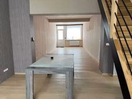 woning met ruime garage en koeret ga