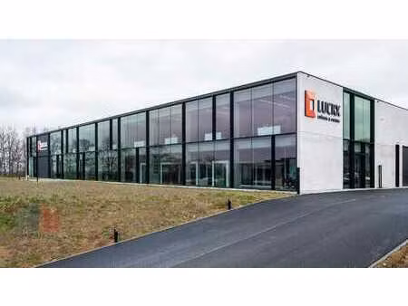 bâtiment industriel haut de gamme de 4.400 m² avec bureau...