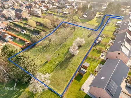 terrain à bâtir de +/- 3.500 m² dans un quartier résidentiel