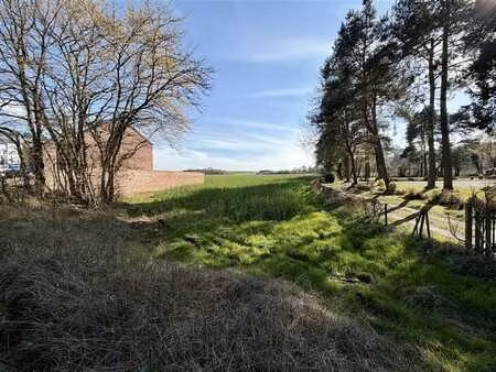 agréable terrain d'environ 10 ares à dion