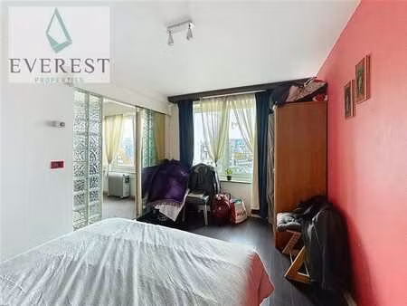 a deux du cenntre ville  appartement meublé 1 chambre à vend